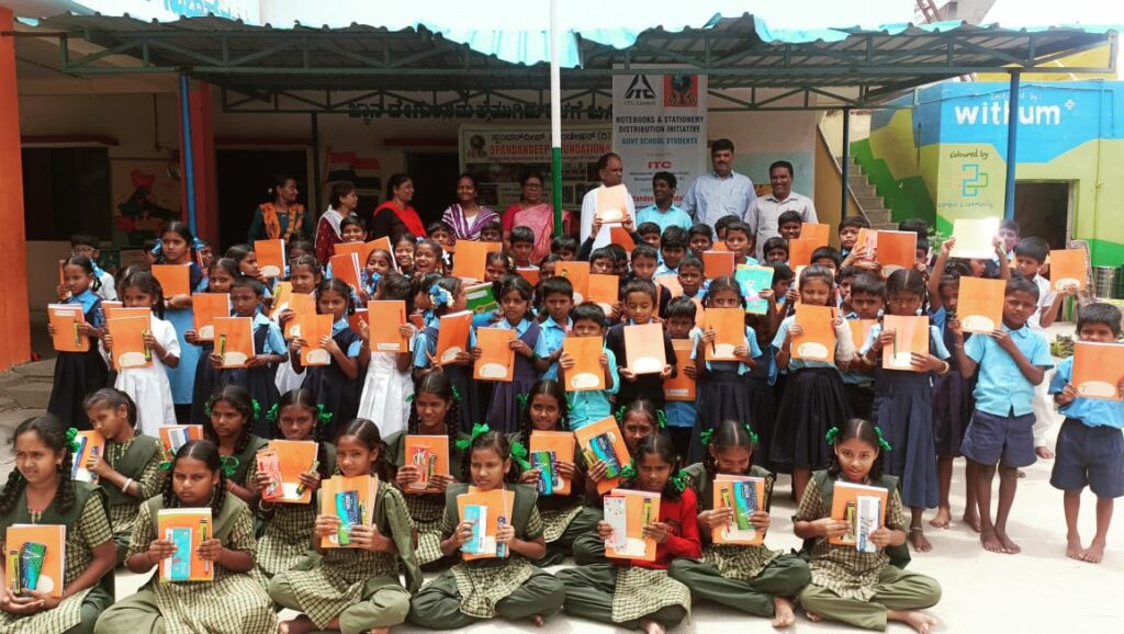 Distributed Notebooks, Geometry box, pen and pencil at Subhash Nagar.